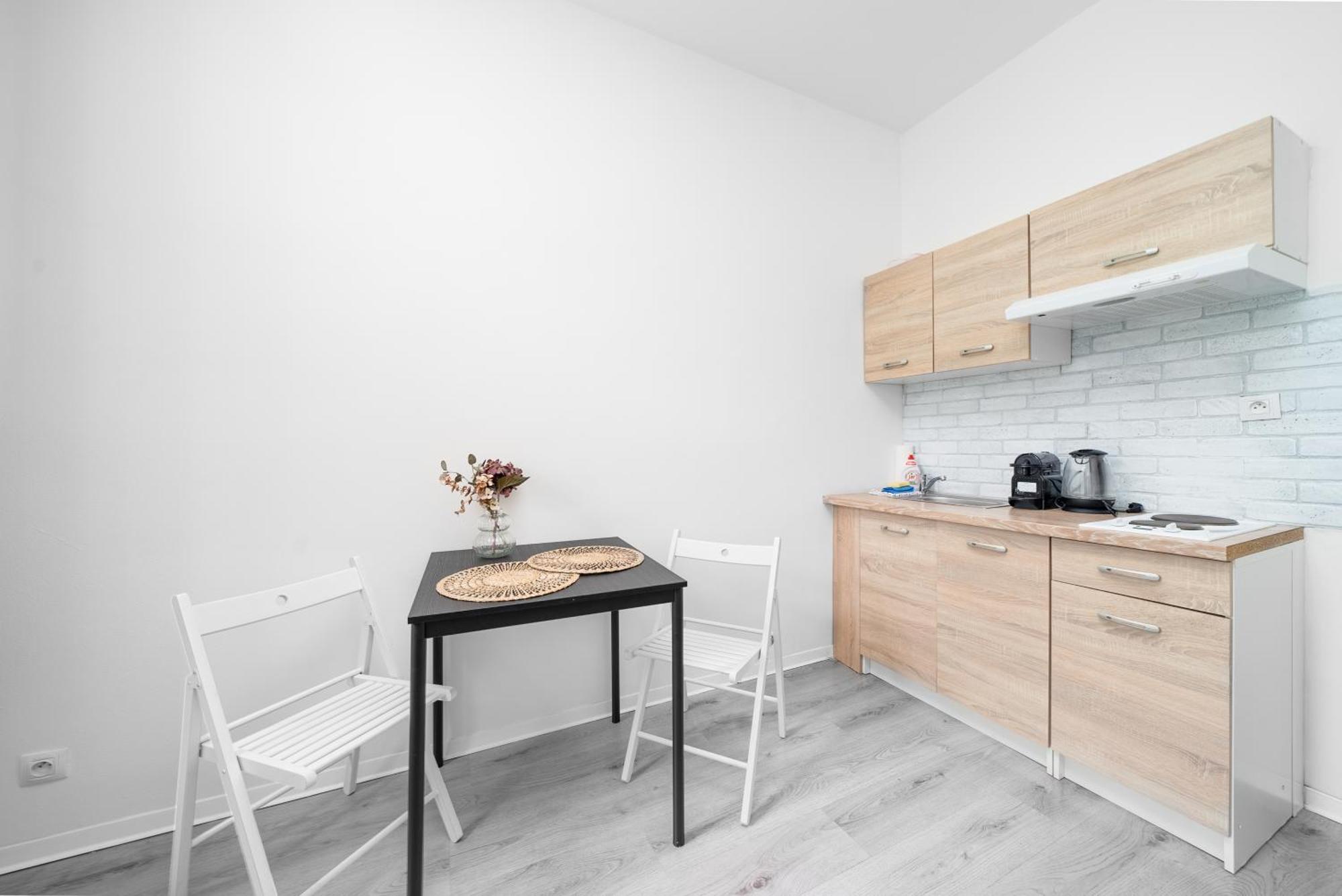 Cozy Near Appartamento Praga